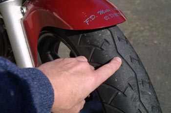 Vérification des pneus motos